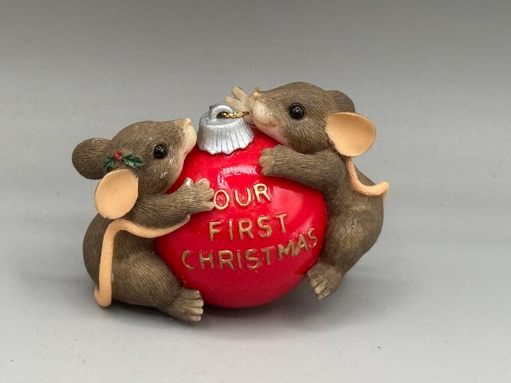 Fitz & Floyd Charming Tails OUR FIRST CHRISTMAS Mice Hugging Ball Ornament
